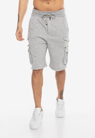 Redbridge Regular Sweatshort in Grau: predná strana