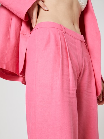 LENI KLUM x ABOUT YOU Loose fit Pleat-Front Pants 'Valeria' in Pink