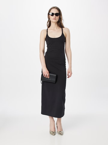 Rochie de la Calvin Klein pe negru