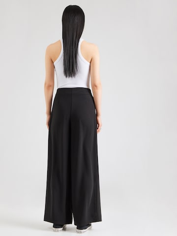 ABOUT YOU Широкий Брюки со складками 'Marla' в Черный