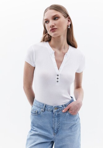 OXXO Shirt in White: front