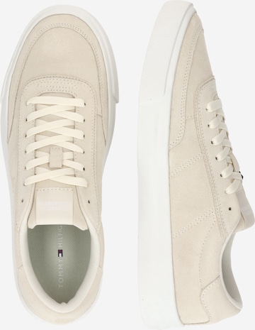 TOMMY HILFIGER Sneakers laag in Beige