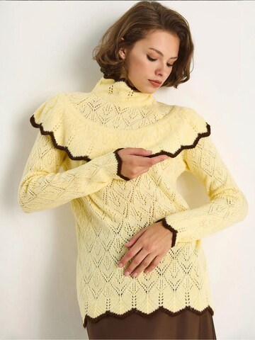 Pullover di Bianco Lucci in giallo