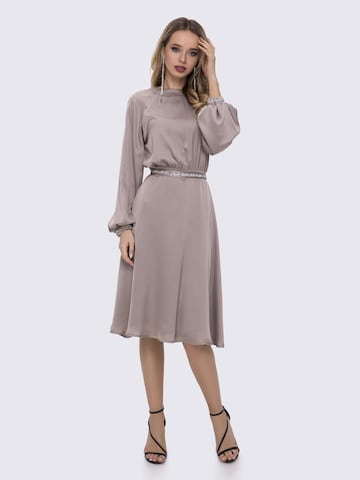 Abito da sera di Anushka in beige