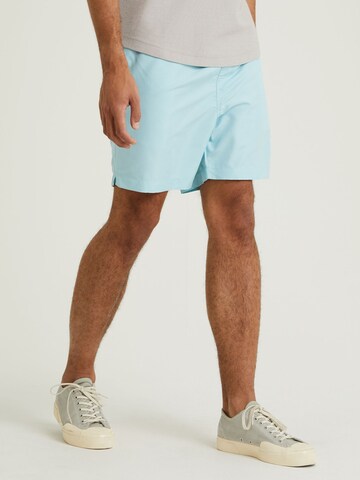 CHASIN' Badeshorts in Blau