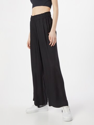 Wide leg Pantaloni sportivi 'MALIA' di O'NEILL in nero: frontale