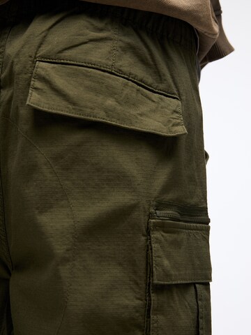 Pull&Bear Loose fit Cargo Pants in Green