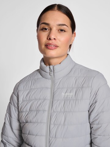 Veste de sport 'Blown' Hummel en gris