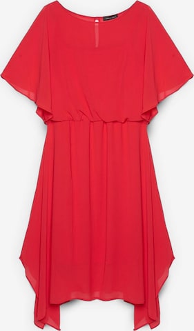 Abito di Fiorella Rubino in rosso: frontale