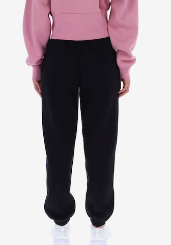 Reebok Tapered Hose in Schwarz