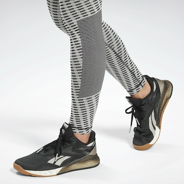 Reebok Skinny Sportbroek in Grijs