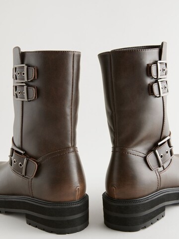 Next Boot i brun