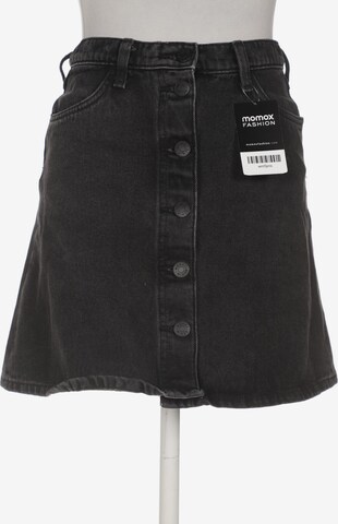 Monki Skirt in S in Black: front