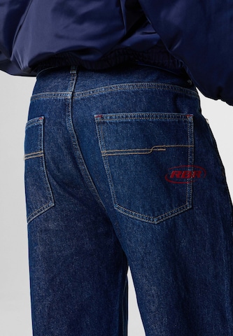 Red Bull Racing x Pepe Jeans - Loosefit Vaquero en azul