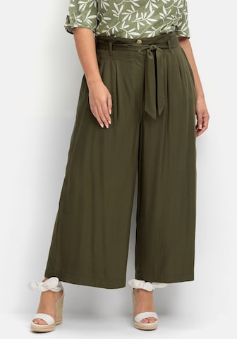 SHEEGO Wide leg Pleat-front trousers in Green: front