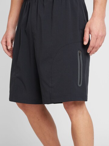 UNDER ARMOUR Loosefit Sportshorts 'Unstoppable' in Schwarz