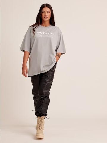 ABOUT YOU x Antonia Shirt 'Thea' in Grey