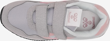 Hummel Sneaker in Grau