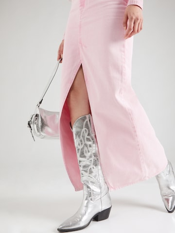 Monki Rock in Pink