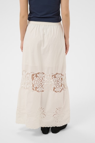Part Two - Saia 'AnciaPW' em branco
