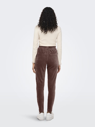Tapered Pantaloni con pieghe 'ONLPoptrasch-Ping Pong' di ONLY in marrone