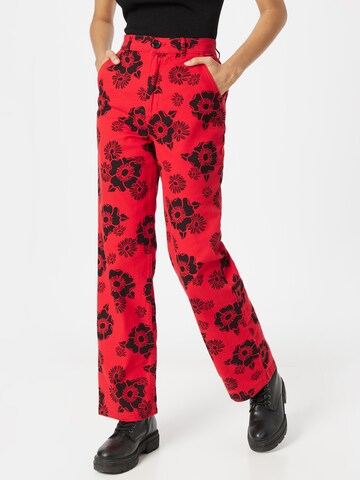 Monki Regular Trousers in Red: front