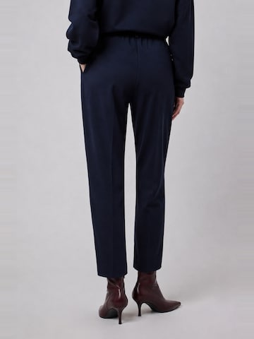 OWN Off With Nature - Regular Calças 'Pantalone Gamba Dritta alla Caviglia in Interlock Navy' em azul