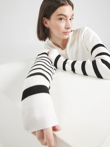 VILA Sweater 'Sala' in White