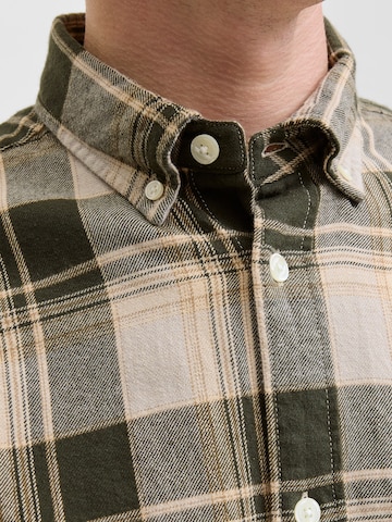 Coupe regular Chemise 'JPRBLUBROOK' JACK & JONES en vert