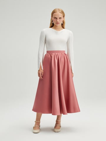 Touche Prive Skirt in Pink: front