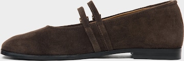 Estro Ballet Flats with Strap '09-28781' in Brown: front