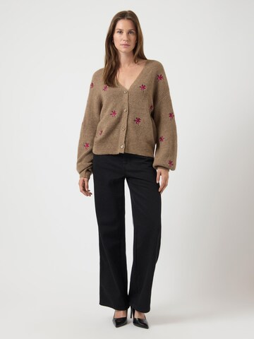 Cardigan 'YASFleur' YAS en marron