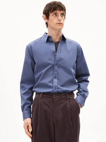 ARMEDANGELS Comfort fit Button Up Shirt 'GIAALO' in Blue: front