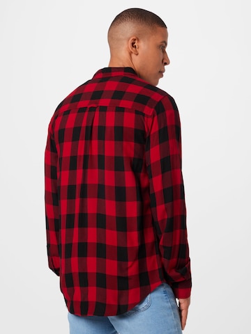 ABOUT YOU - Regular Fit Camisa 'Hauke' em vermelho