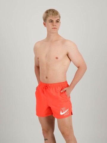 Regular Shorts de bain 'Lap 5' Nike Swim en rouge : devant
