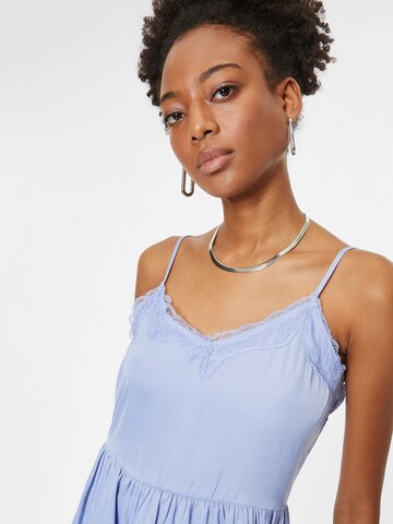 ABOUT YOU Top 'Vianne' in Blauw