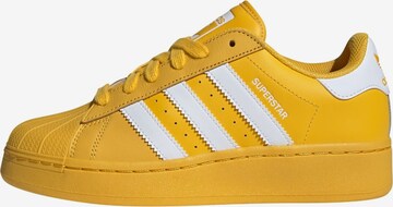 ADIDAS ORIGINALS Rövid szárú sportcipők 'Superstar XLG' - sárga: elől