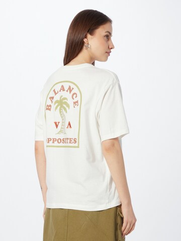RVCA T-shirt 'PALM' i vit