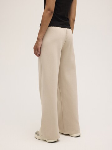 Regular Pantalon 'CALICE regular wide graphic sweat pants' FILA en gris