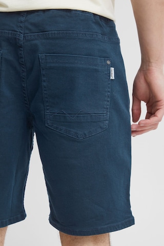 BLEND Regular Jeansshorts in Blau