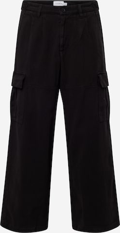 TOPMAN Loose fit Cargo trousers in Black: front