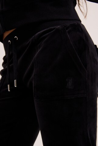 Flared Pantaloni 'DEL RAY' di Juicy Couture Petite in nero