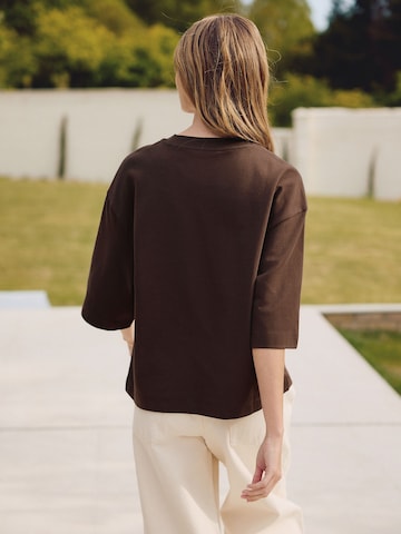 Next - Camiseta 'N. Premium' en marrón