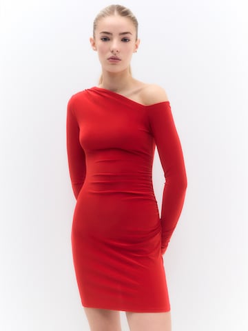 Pull&Bear Jurk in Rood: voorkant