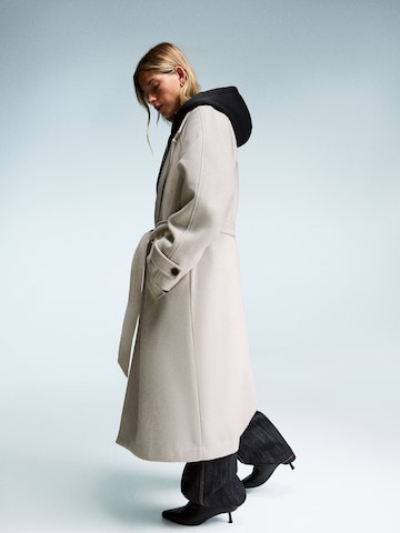 Bershka Prechodný kabát - Sivá