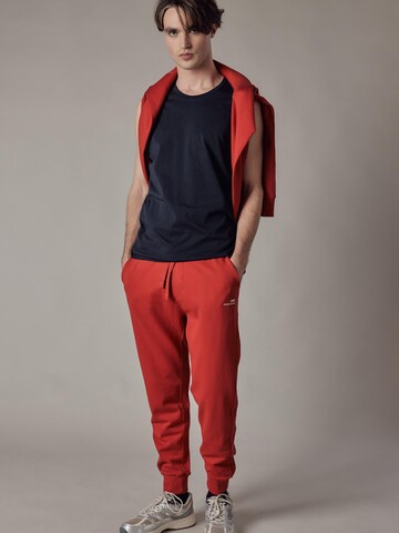 OWN Off With Nature Regular Broek 'Joggers' in Rood