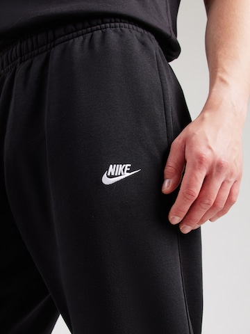 Tapered Pantaloni di Nike Sportswear in nero