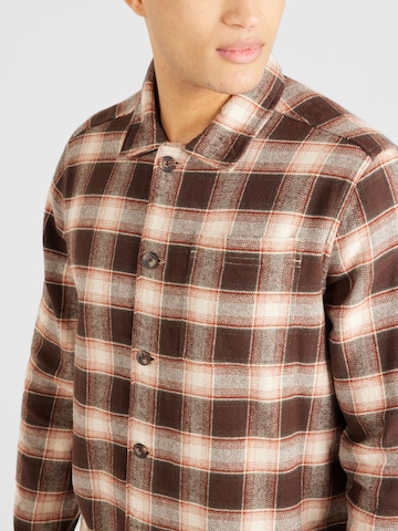 Pepe Jeans - Ajuste regular Camisa 'CHAENDLER' en marrón