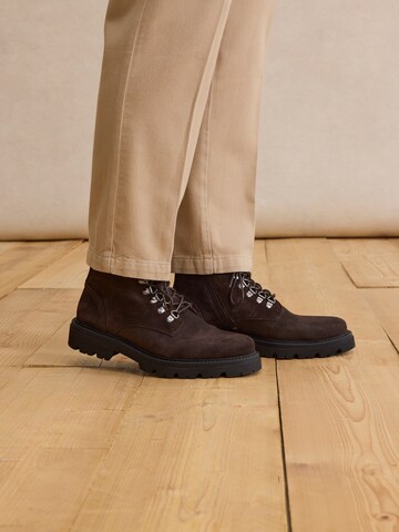 DAN FOX APPAREL Schnürstiefel in Braun: Vorderseite