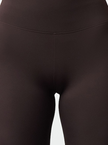 Trendyol - Skinny Leggings em castanho